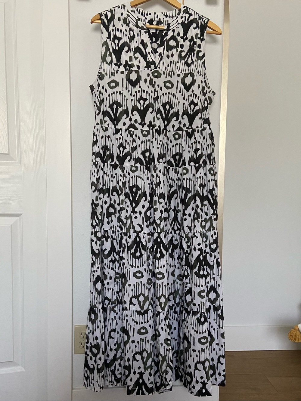 Chico's Ikat Print Olive Green & White Sleeveless Tiered Maxi Dress Size 14
